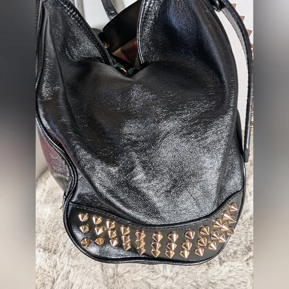 Burberry Black Leather Shoulder Bag with Gold Studs - Picture 4 of 13